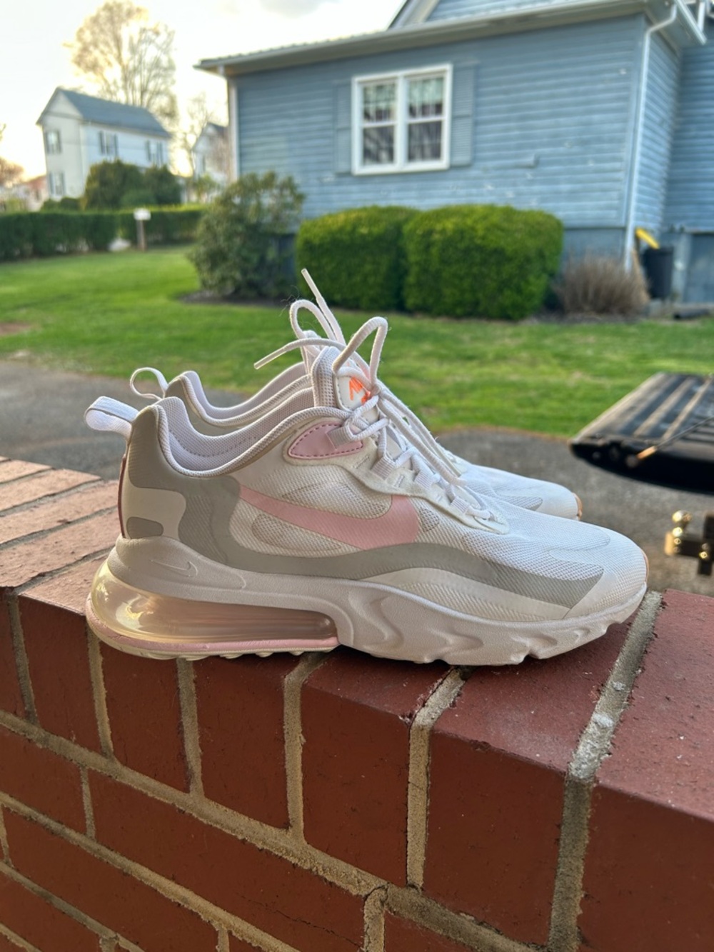 Nike Women’s White Sneakers with Pink Accents and Orange Insole Logo - Picture 4 of 4